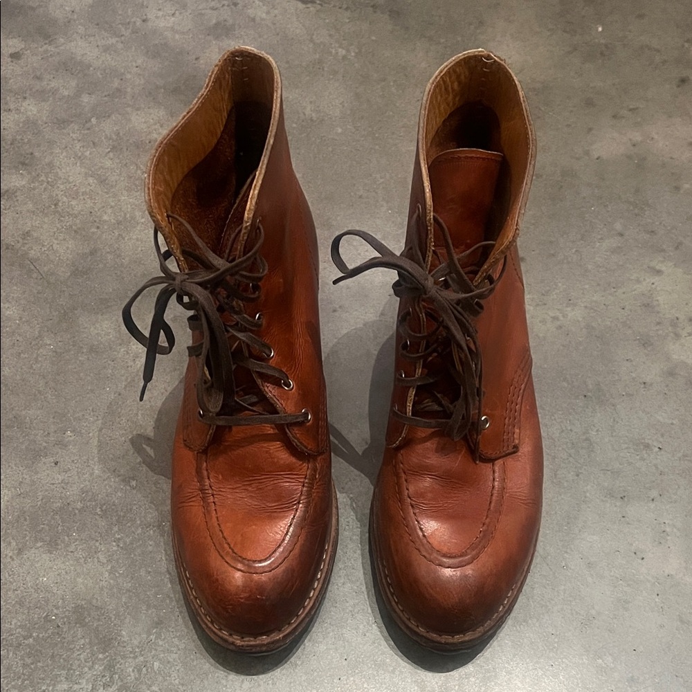 Women's Heeled Boot in Leather Size 8 Vibram Sole